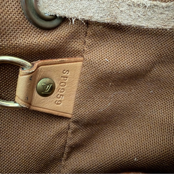 Louis Vuitton Gm backpack - Picture 11 of 11